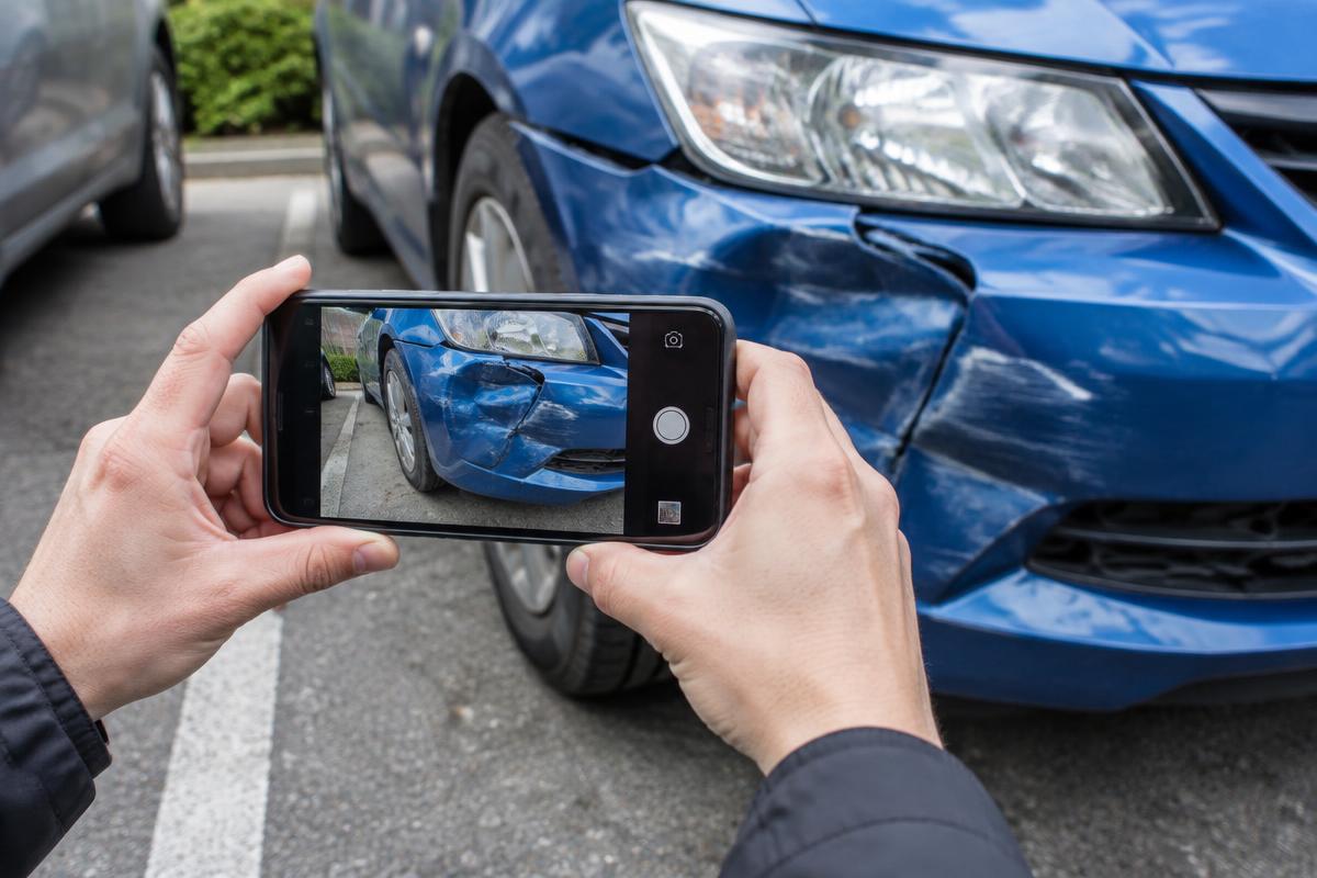 Documenting car collision damage with a smartphone camera